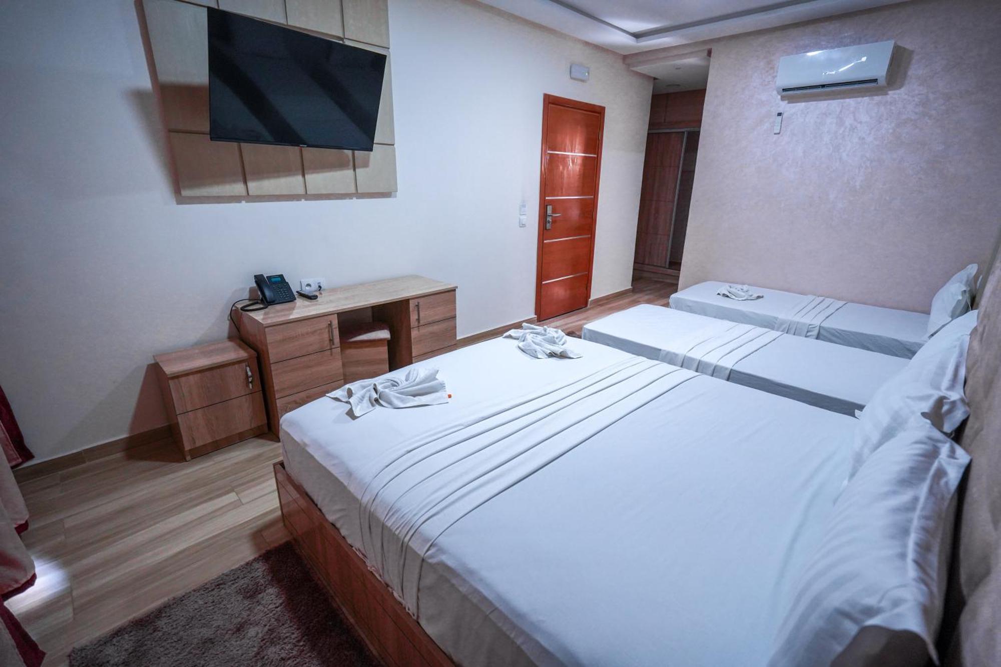 Fekri Hotel Meknès Екстериор снимка