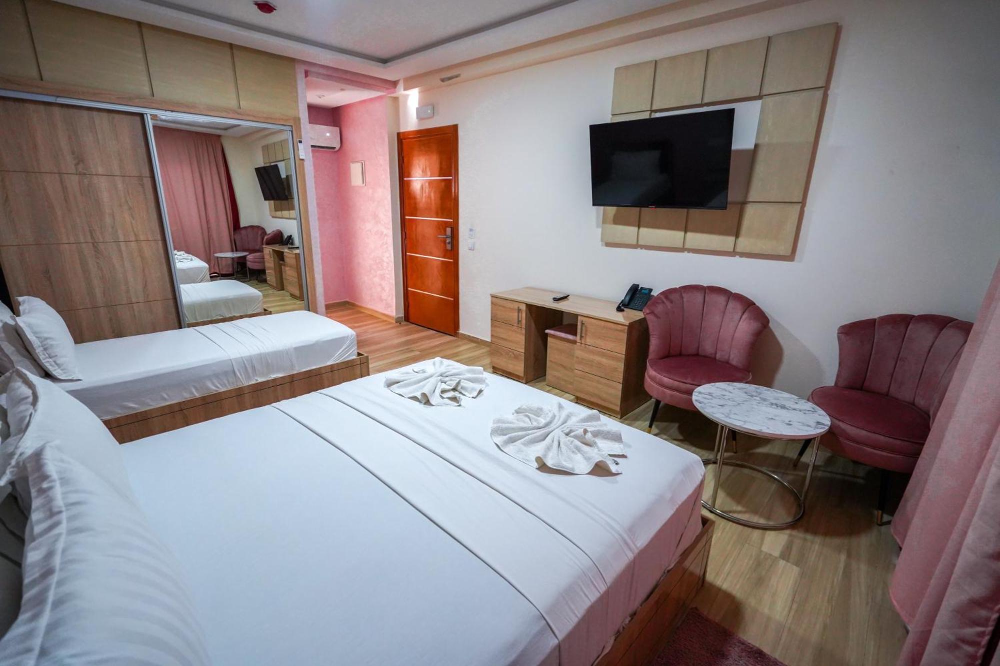 Fekri Hotel Meknès Екстериор снимка